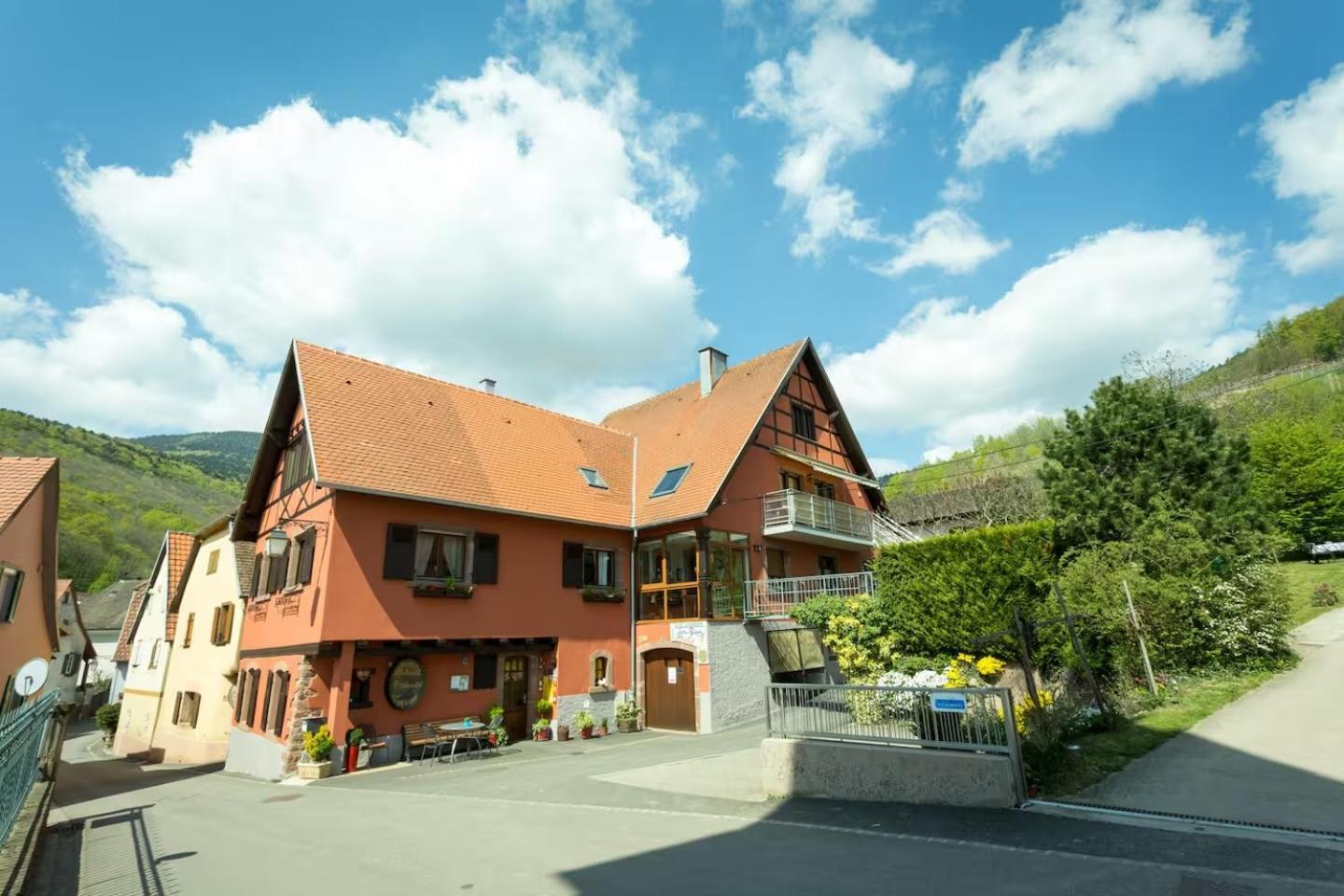 Domaine Bleesz Bed & Breakfast *